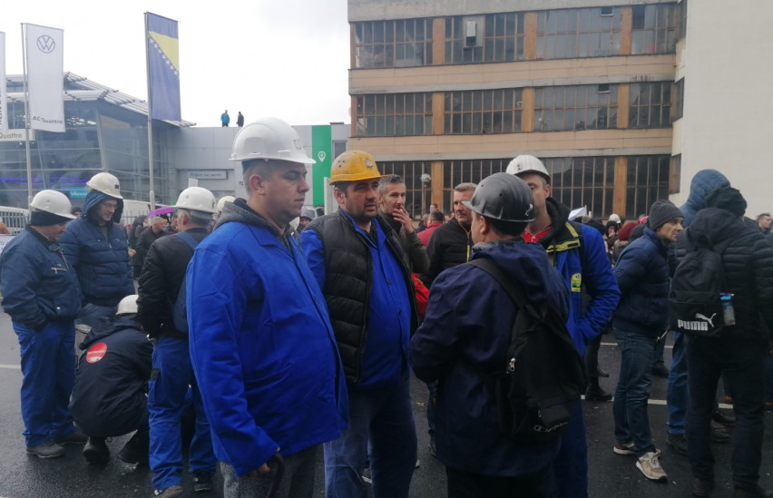 Protesti rudara ispred zgrade Vlade FBiH u Sarajevu: Jasne poruke
