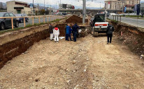 Navedeni posmrtni ostaci pronađeni su prilikom građevinskih radova u blizini tramvajske pruge, nakon čega su radovi obustavljeni