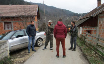 Selo Luke: Zimi kombijem siđu u Srebrenicu