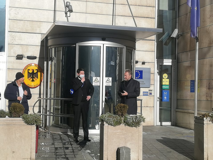 Bakir Izetbegović izašao sa sastanka u zgradi Delegacije EU