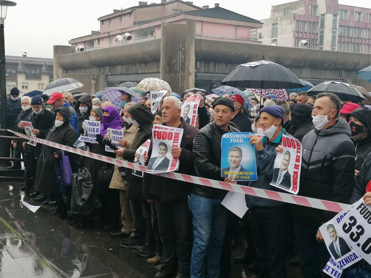 Brojni građani došli da podrže gradonačelnika Zenice Kasumovića
