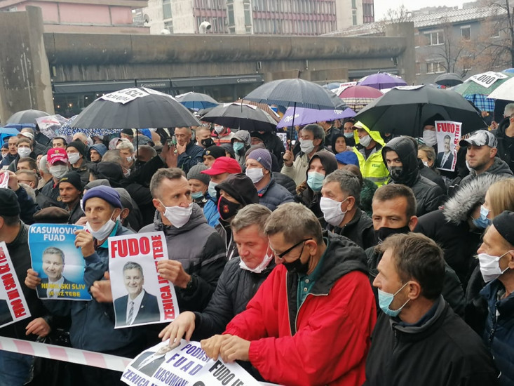 Brojni građani došli da podrže gradonačelnika Zenice Kasumovića