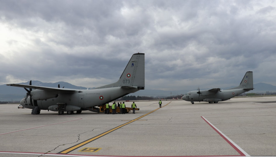 Posmrtni ostaci žrtava nesreće stigli su na Međunarodni aerodrom Skoplje sa dva bugarska vojna transportna aviona
