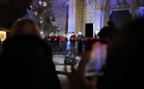 Muzičko veče ispred sarajevske katedrale uoči Božića