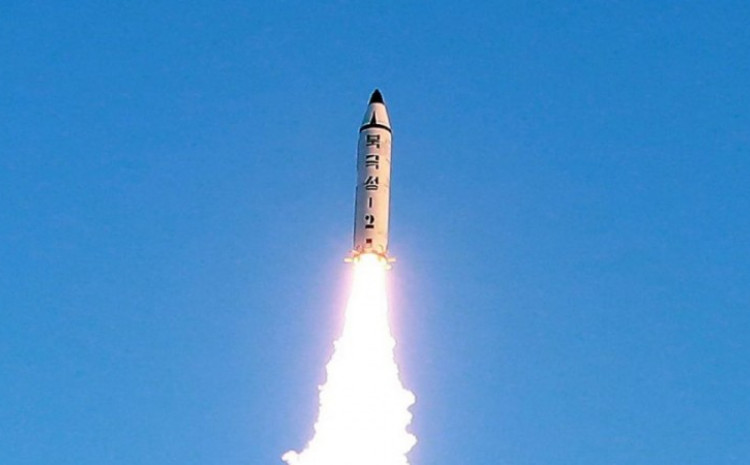 Japanska obalska straža saopštila da je se vjerovatno radi o balističkoj raketi