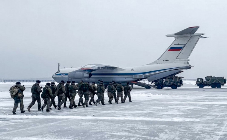 Prvih šest aviona sa pripadnicima ruskih mirovnih snaga stigli su danas iz Kazahstana