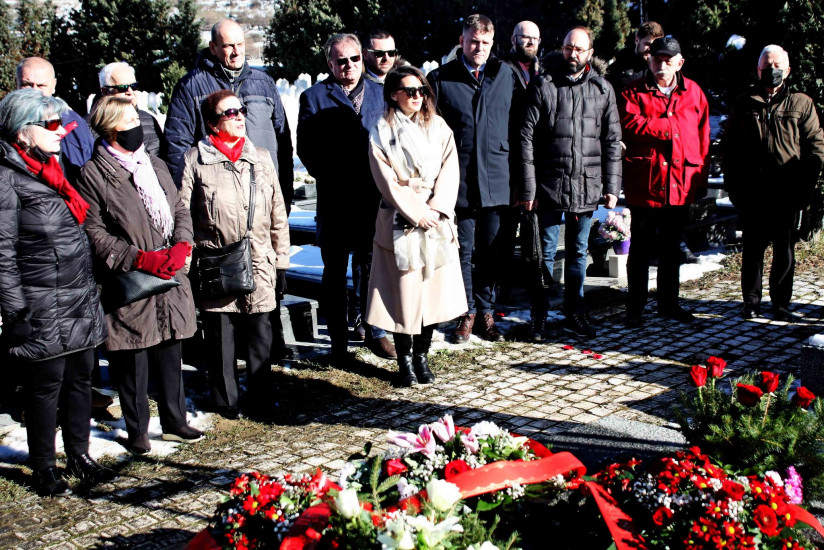 Danas na groblju Bare: Sjećanje na Džemala BIjedića 