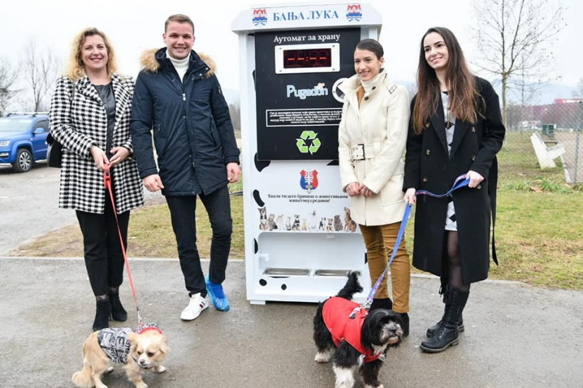 Banja Luka dobila reciklažni automat za hranu za pse