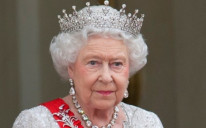 Kraljica Elizabeta II: Ima blage simptome