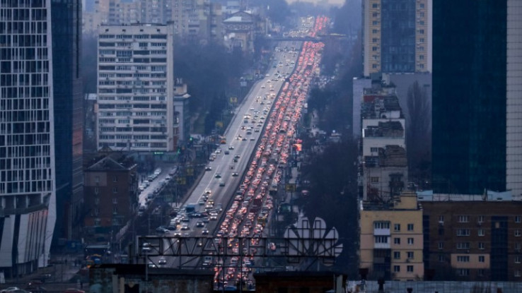 Kolone vozila: Ljudi bježe iz Kijeva