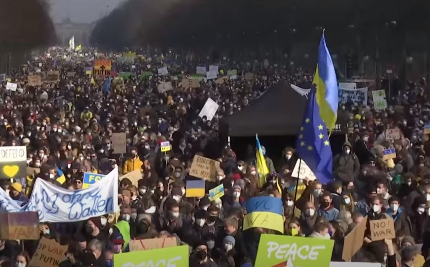Više od 250.000 ljudi u Kelnu na protestima protiv rata u Ukrajini
