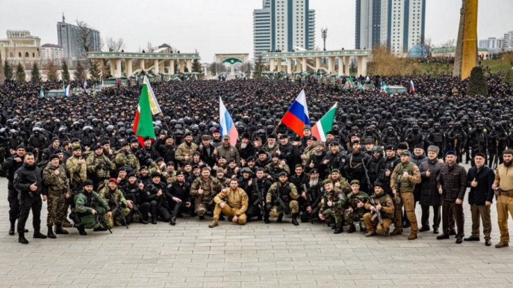 Kadirov zapovijeda privatnom vojskom i blisko je povezan s organiziranim kriminalom kao i s ruskim FSB-om