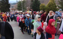 Više od 250 mališana u pratnji roditelja prošetalo ulicama Goražda