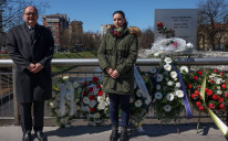 Kristijan Šmit položio cvijeće na spomen-ploču posvećenu prvim žrtvama rata u Sarajevu