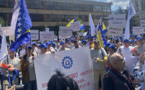 Sa današnjih protesta ispred zgrade Vlade Federacije Bosne i Hercegovine 