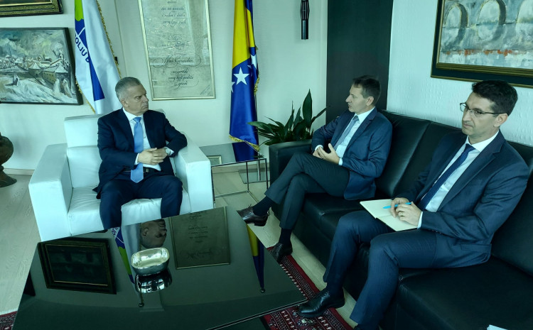 Fahrudin Radončić primio u posjetu ambasadora Rumunije u BiH Antona Pacuretua