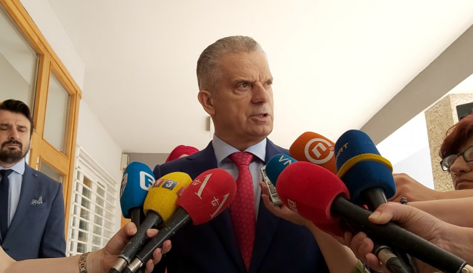 Lider SBB-a Fahrudin Radončić zajedno sa članovima stranke predao je Centralnoj izbornoj komisiji BiH prijavu za učešće SBB-a na općim izborima