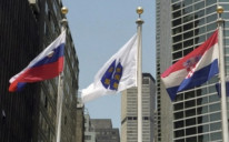 Zastava s ljiljanima se zavijorila ispred UN-a
