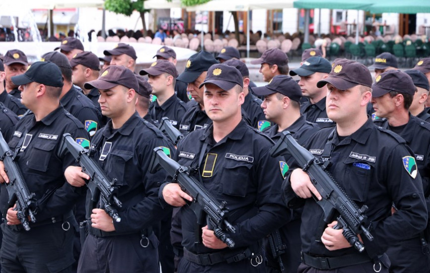 Jedinice policije na Trgu slobode
