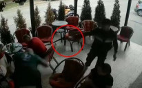 Jeziv video iz kafića: Kamere zabilježile kako je napadač dva puta pokušao likvidirati muškarca
