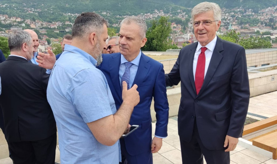 Svečanim presjecanjem vrpce u Sarajevu je otvorena Upravna zgrada Rijaseta IZ BiH 