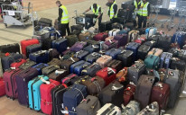 Putnici na aerodromu Hitrou u Londonu suočili sa otkazima izazvanim „planinom prtljaga“