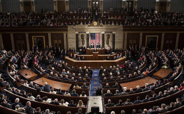 65 senatora, među kojima je bilo i 15 članova Republikanske stranke, glasalo je za zakon
