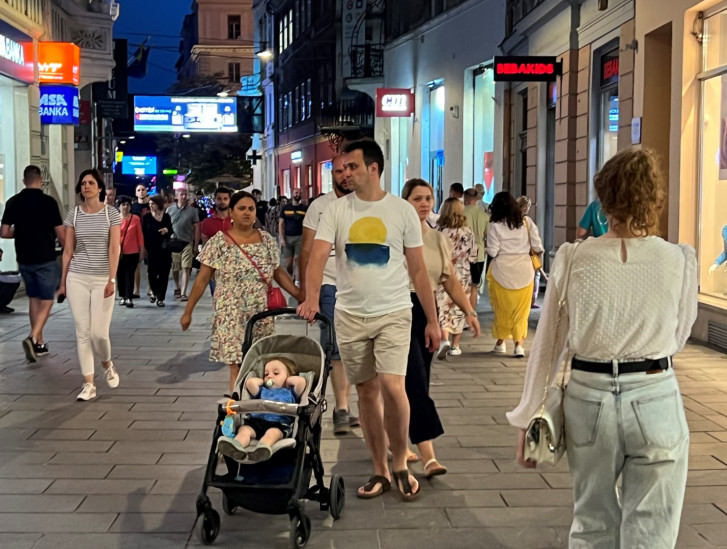 Ulice Sarajeva su večeras pune