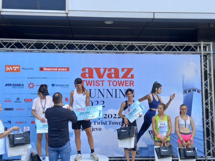 Na 8. utrci "Avaz Twist Tower Running powered by BH Telecom" učestvovalo je preko 300 takmičara u svim uzrastnim kategorijama