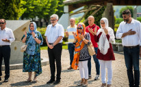 U okviru posjete Srebrenici delegacija Općine Centar položila je cvijeće na centralnom spomen-obilježju 