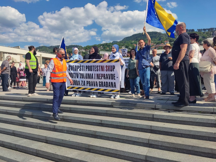 Okupljanje građana na Skenderiji