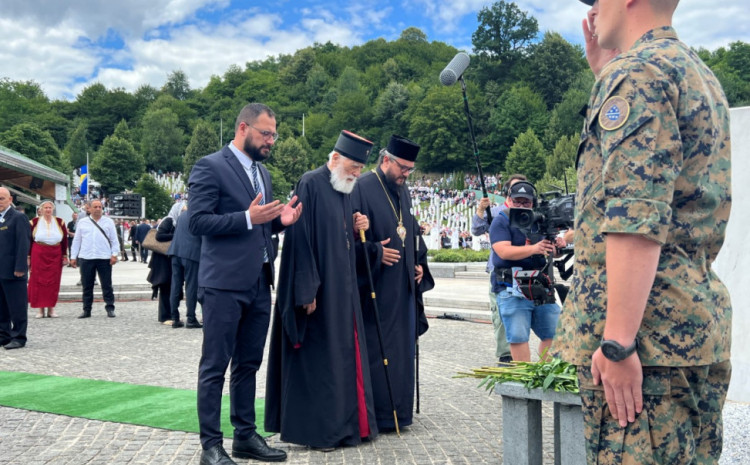 Mitropolit Mihailo se poklonio žrtvama genocida u Srebrenici