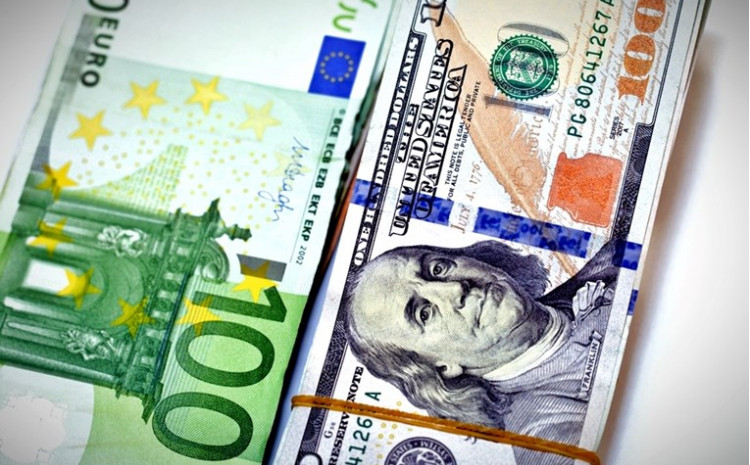 Pritom je dolar prema evropskoj valuti pao 1.3 posto, pa je cijena eura dosegnula 1.0215 dolara