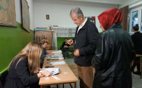 U ovom kantonu s registriranim pravom glasa ima 328.411 glasača, od čega 101.297 u Gradu Zenica
