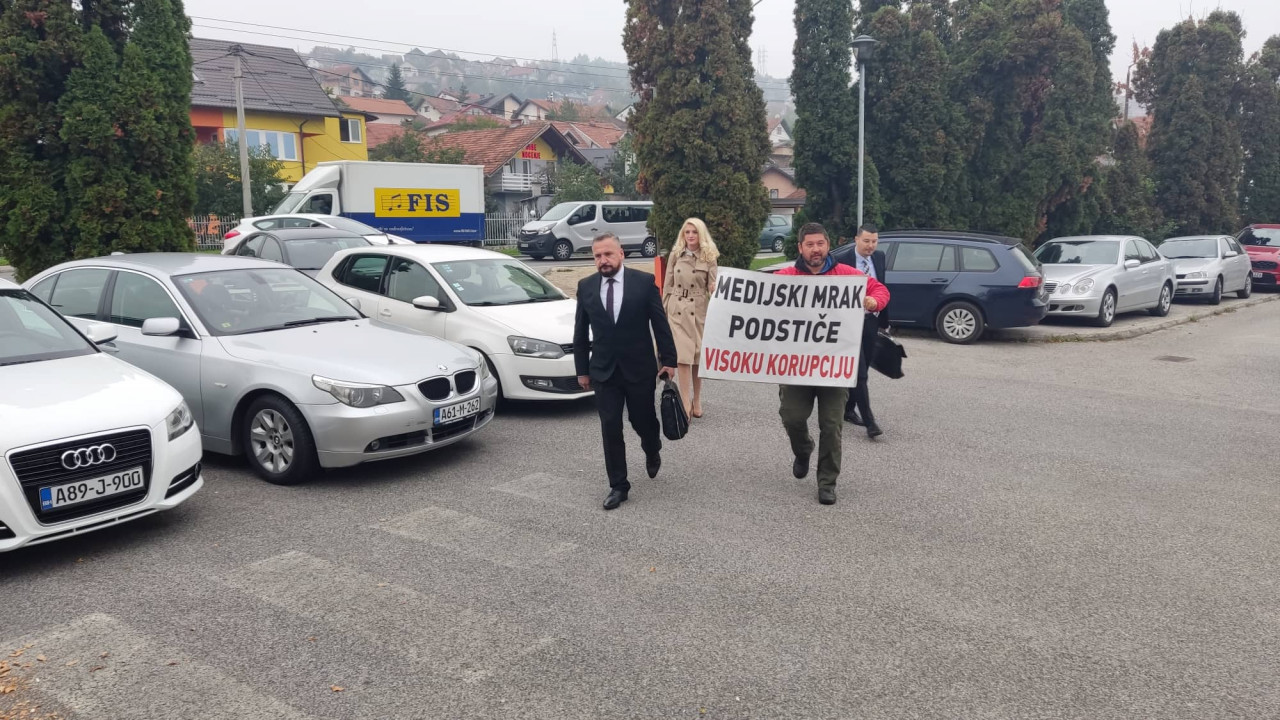 Crnolistaš Fadil Novalić stigao u Sud BiH: Nastavlja se suđenje respiratorskoj mafiji