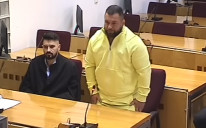 Arnautović u sudnici s advokatom Zlatkom Ibirišimovićem koji je također uhapšen