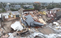 Iako je uticaj uragana Nikol manji, nastala je šteta na pojedinim stambenim objektima u blizini obale usljed jačine udara morskih valova