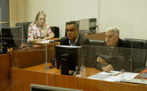Asim Sarajlić i advokat Nermin Mulalić tokom suđenja pred Općinskim sudom u Sarajevu