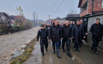 Ministri odbrane i policije u Vladi Srbije Miloš Vučević i Bratislav Gašić obišli su danas poplavljena naselja u Novom Pazaru i Tutinu
