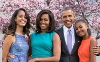 Mišel Obama sa Barakom i dvije kćerke 