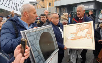 Građani poklonili umjetničke slike Ifetu Feragetu i Murizu Memiću