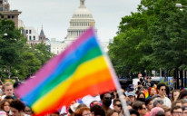 Senat Sjedinjenih Američkih Država usvojio je sinoć prijedlog zakona koji štiti istospolne brakove širom SAD