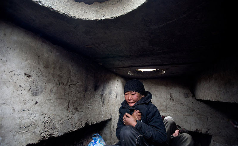 mongolians-living-underground-18
