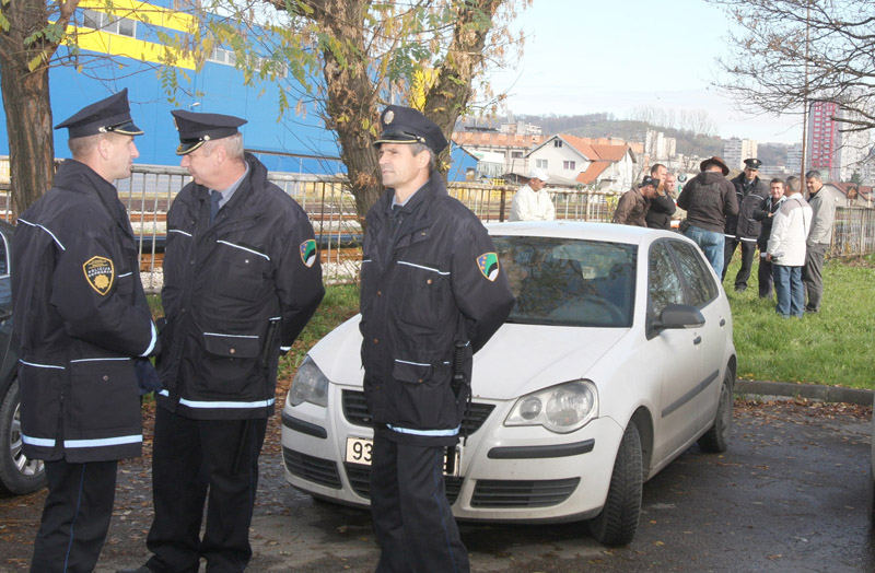 532-radnici-ispred-skupstine